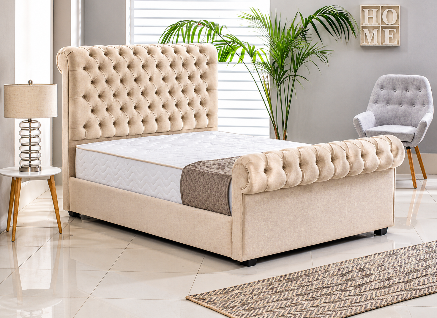 Sleigh bed in cream plush Colour 