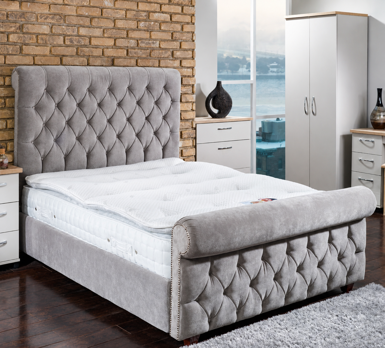 Sleigh bed in silver plush velvet colour 