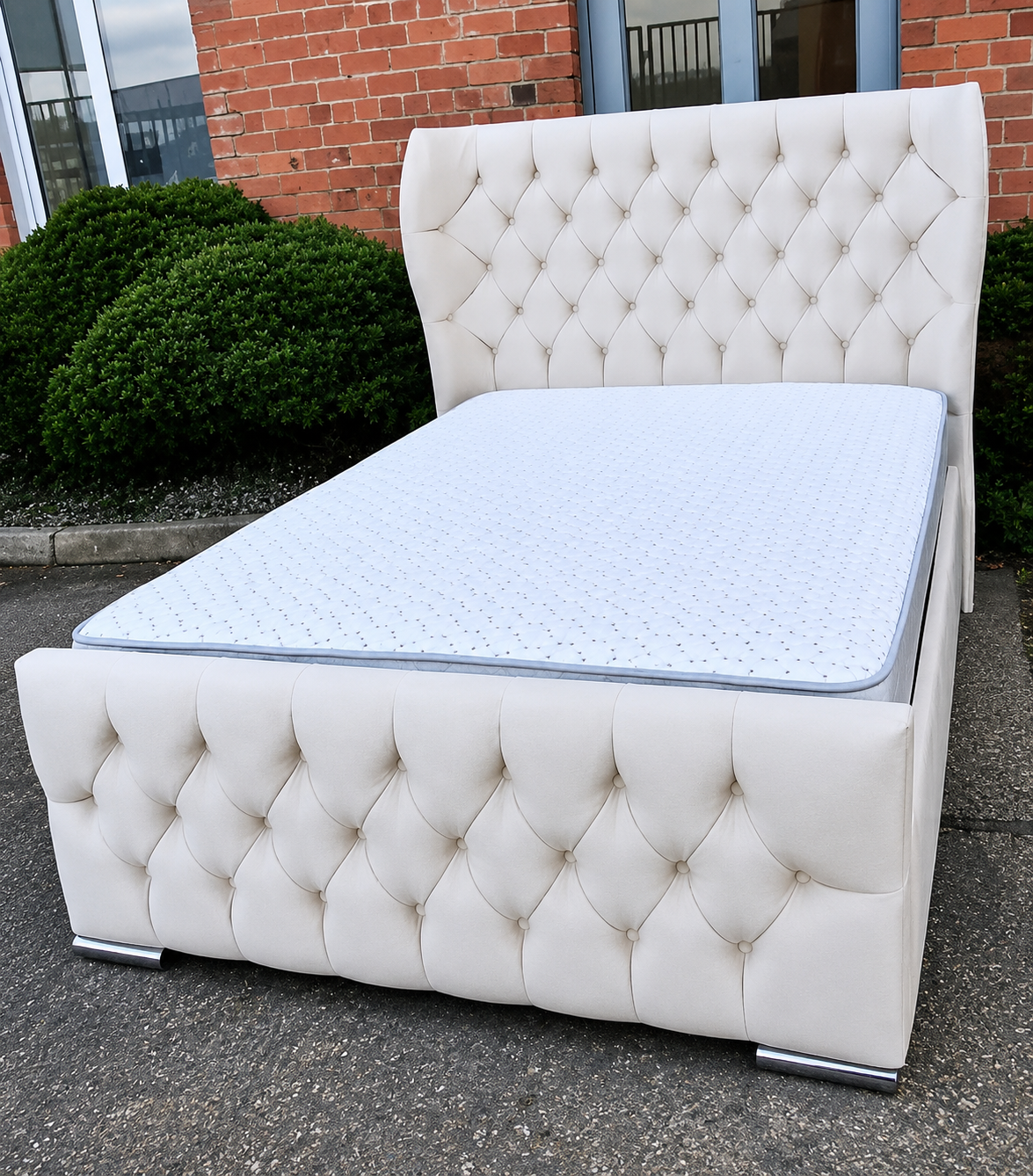 florida bed in white plush velvet colour